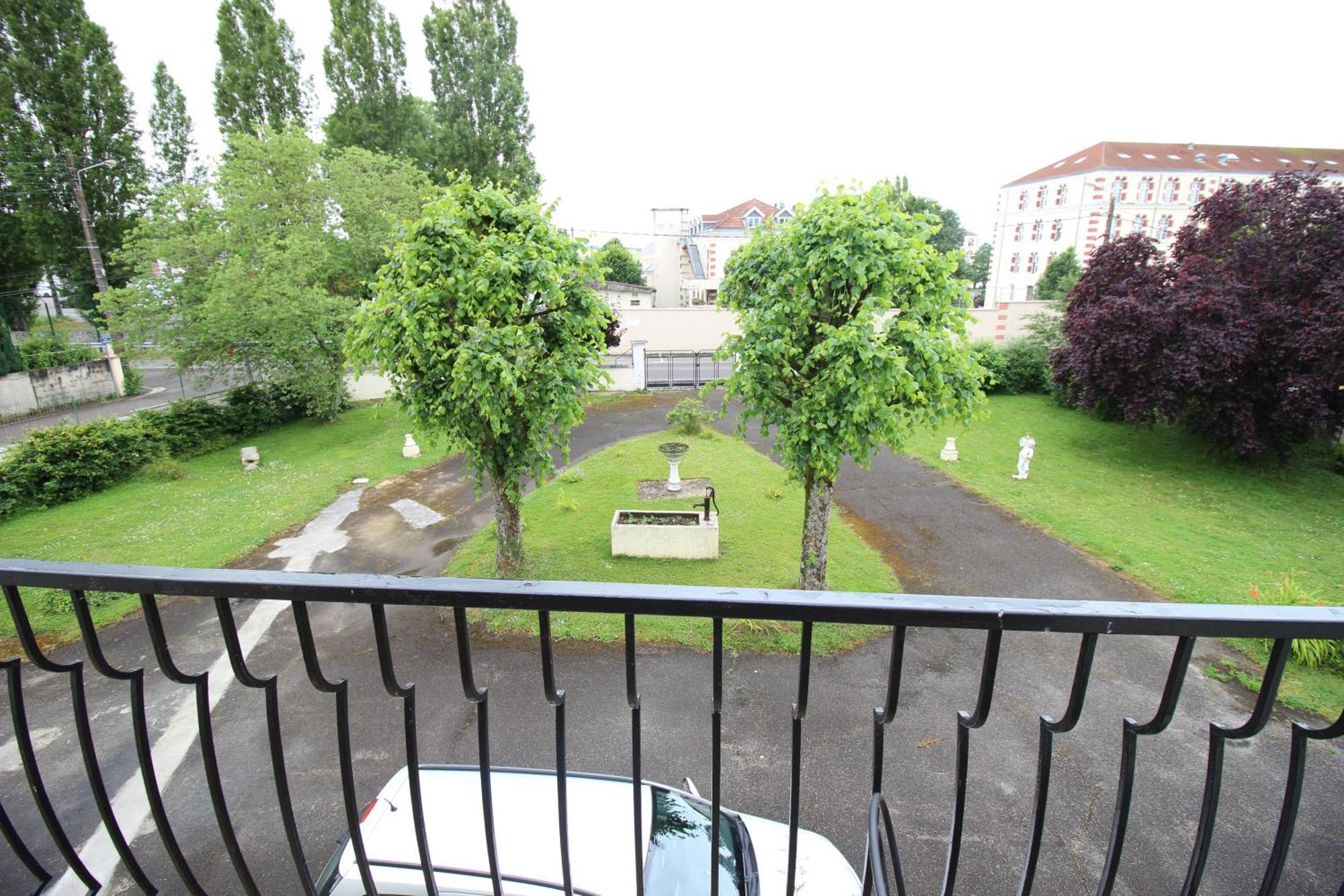 3 Chambres - Tres Grand Jardin Privee - Terrasse Privee - Garage Velo Et Moto - Parking Voiture Privee Dans La Propriete - Gere Par Presta-Zen'Services Thierville-sur-Meuse Luaran gambar