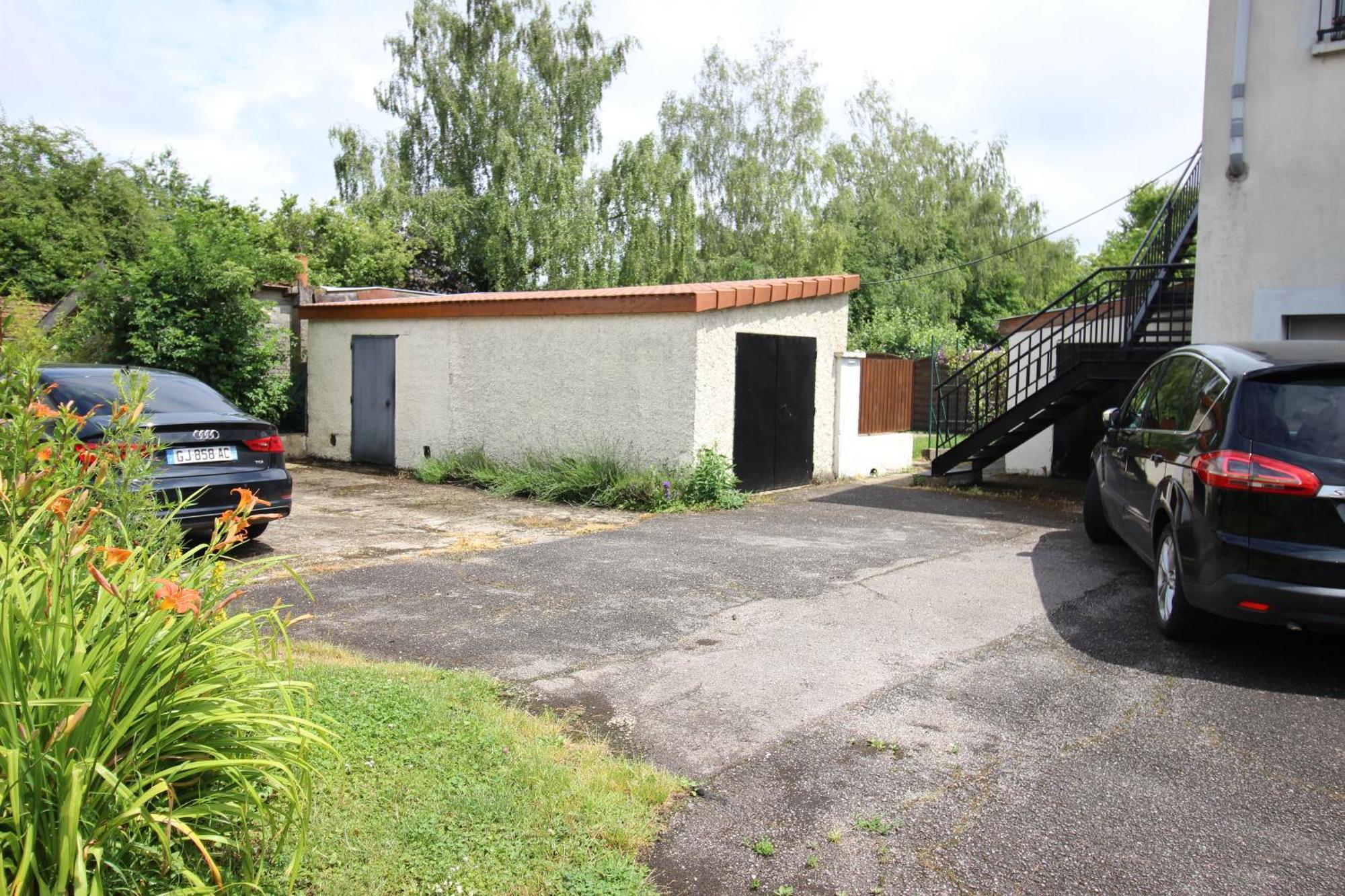 3 Chambres - Tres Grand Jardin Privee - Terrasse Privee - Garage Velo Et Moto - Parking Voiture Privee Dans La Propriete - Gere Par Presta-Zen'Services Thierville-sur-Meuse Luaran gambar