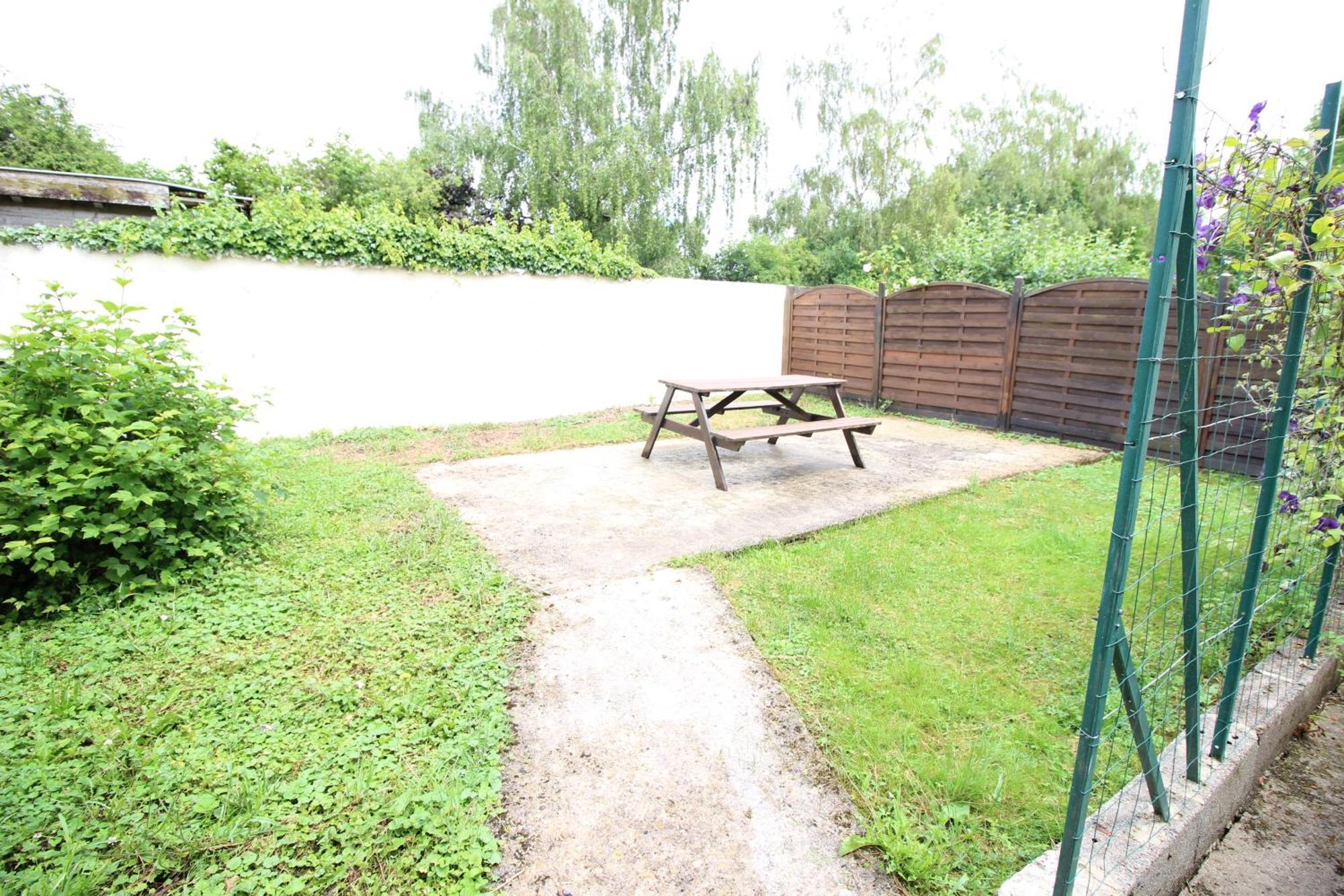 3 Chambres - Tres Grand Jardin Privee - Terrasse Privee - Garage Velo Et Moto - Parking Voiture Privee Dans La Propriete - Gere Par Presta-Zen'Services Thierville-sur-Meuse Luaran gambar