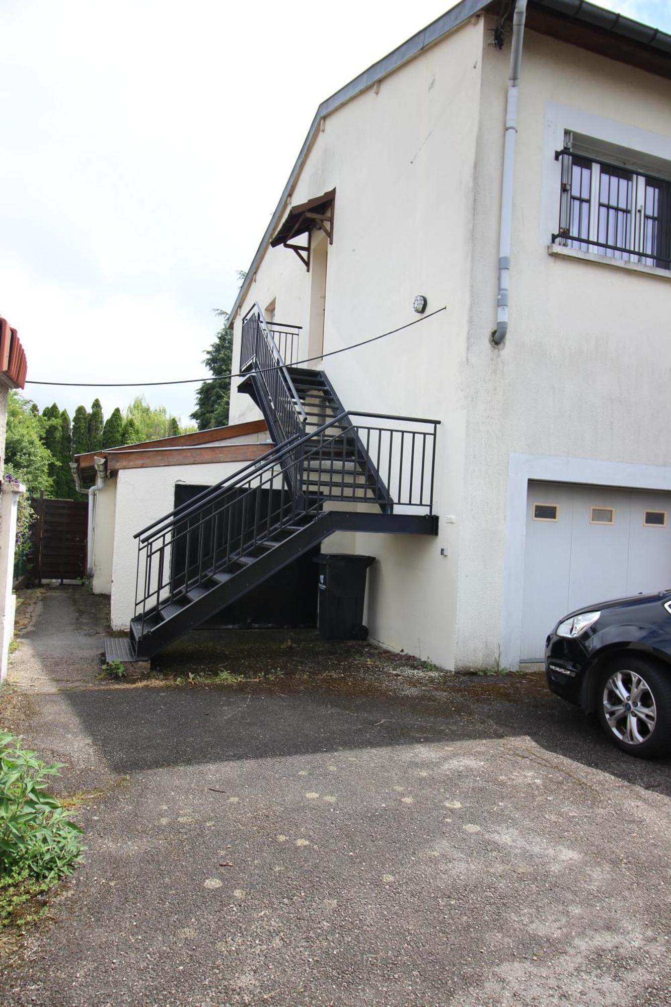 3 Chambres - Tres Grand Jardin Privee - Terrasse Privee - Garage Velo Et Moto - Parking Voiture Privee Dans La Propriete - Gere Par Presta-Zen'Services Thierville-sur-Meuse Luaran gambar