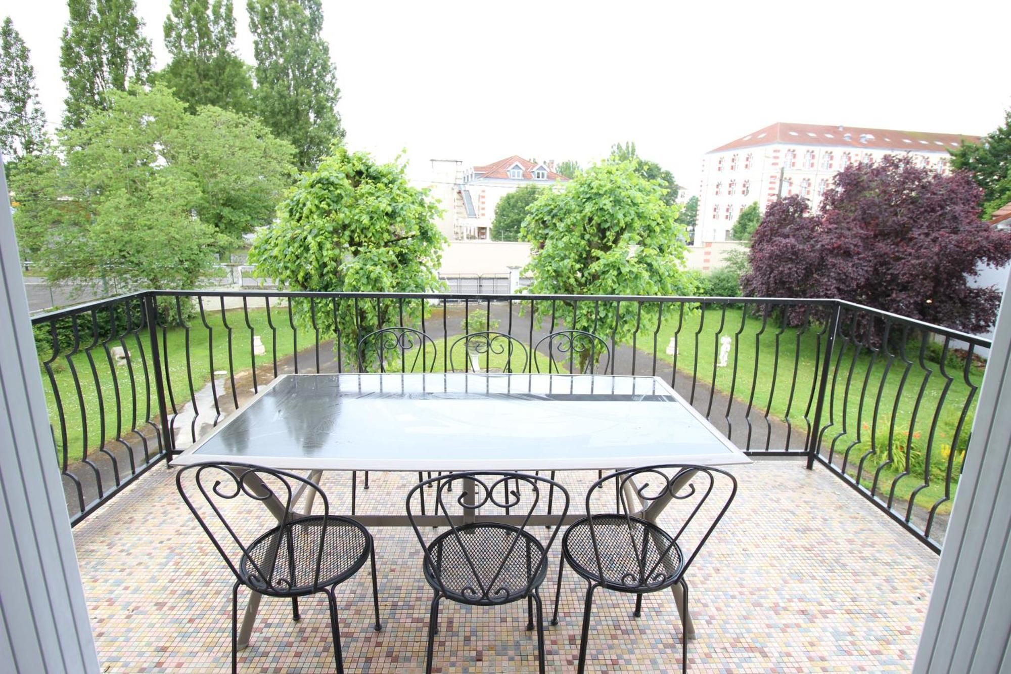 3 Chambres - Tres Grand Jardin Privee - Terrasse Privee - Garage Velo Et Moto - Parking Voiture Privee Dans La Propriete - Gere Par Presta-Zen'Services Thierville-sur-Meuse Luaran gambar