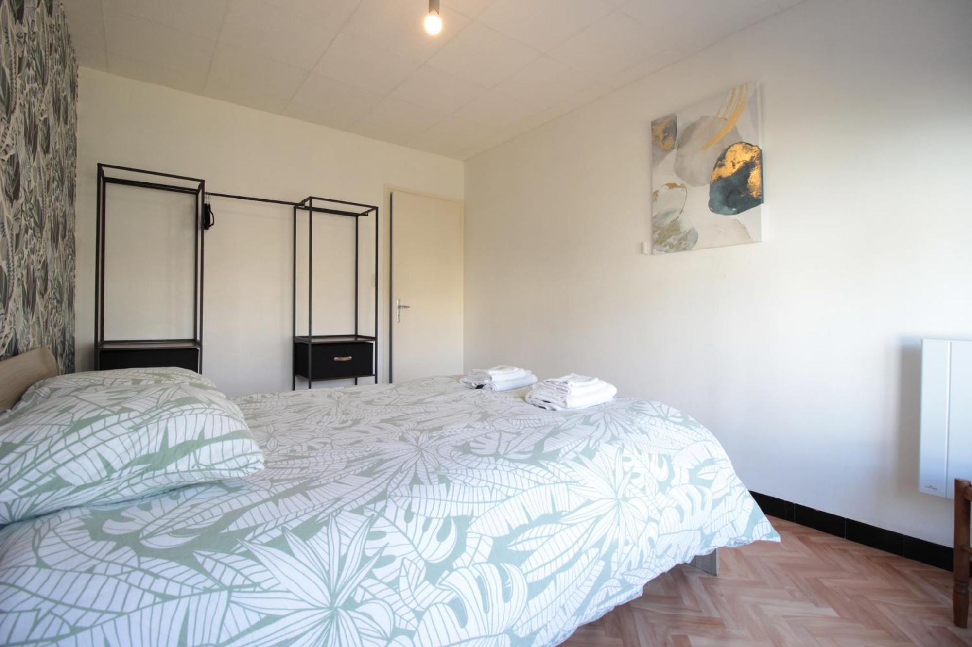 3 Chambres - Tres Grand Jardin Privee - Terrasse Privee - Garage Velo Et Moto - Parking Voiture Privee Dans La Propriete - Gere Par Presta-Zen'Services Thierville-sur-Meuse Luaran gambar
